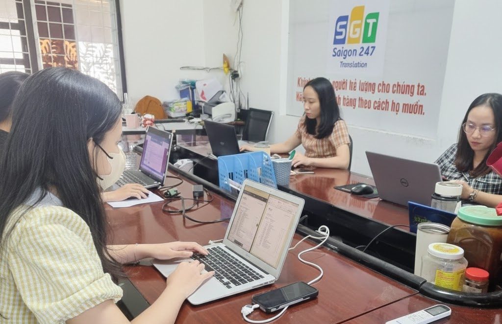 Văn phòng giao dịch chuyên nghiệp sẵn sàng hỗ trợ khách hàng 24/7.